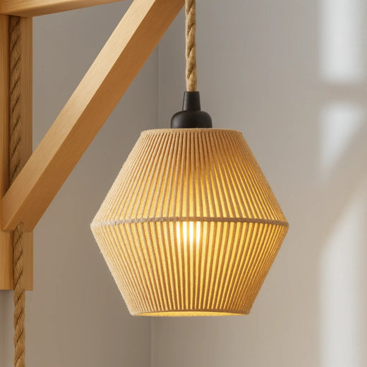 Applique murale en bois, abat-jour tressé géométrique, style rétro et charme vintage.