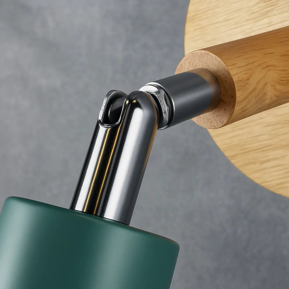 Gros plan sur applique murale Maison Applique à base verte, style nordique épuré et chaleureux.