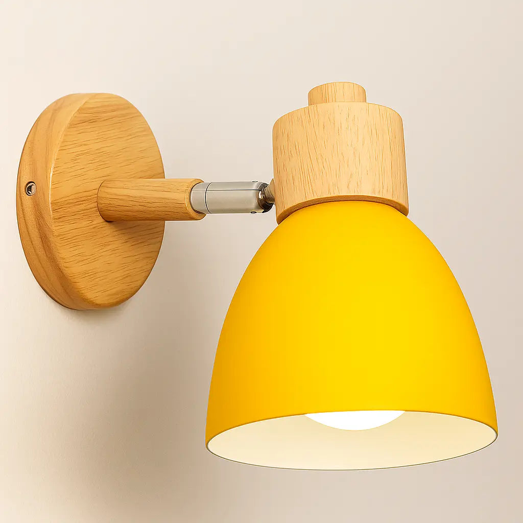 Applique murale bois E27, base en bois naturel, abat-jour coloré, design nordique moderne.