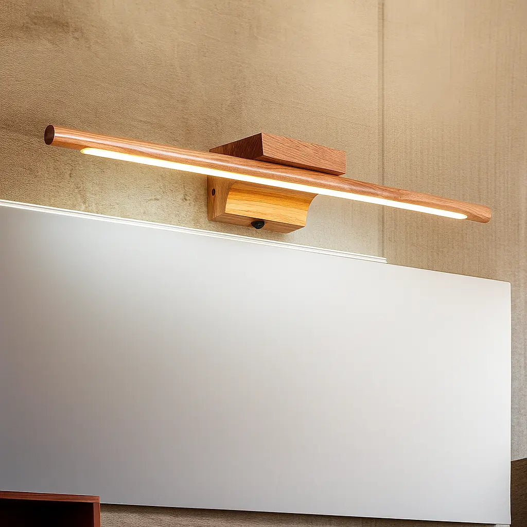 Applique murale LED bois orientée vers le bas, éclaire doucement, fixation murale beige.