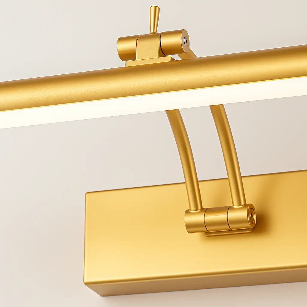 Gros plan sur l'applique murale LED moderne en aluminium, support rectangulaire, design épuré.