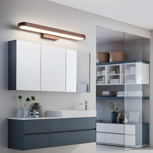Applique murale bois moderne, LED intégrée, éclaire avec élégance une salle de bain.