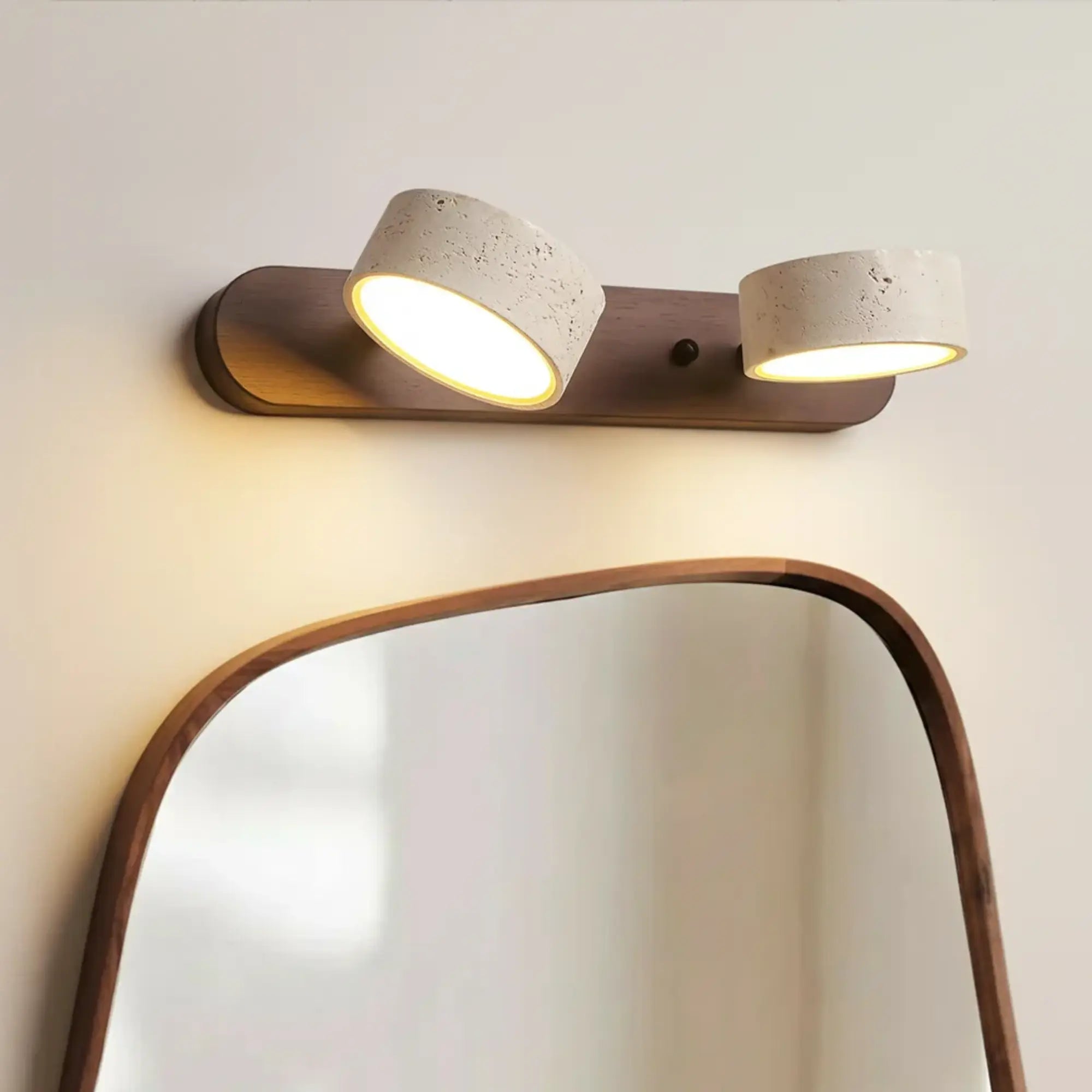 Applique murale en bois, style japonais LED minimaliste, finition travertin clair élégante.