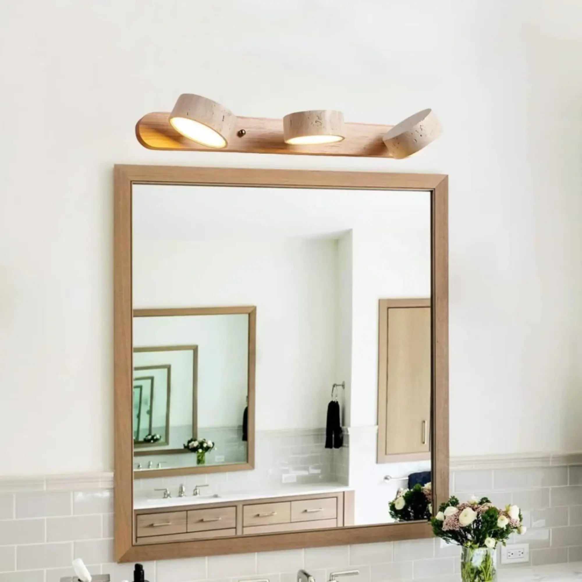 Applique murale en bois, style japonais minimaliste, LED, travertin clair, lumière douce.