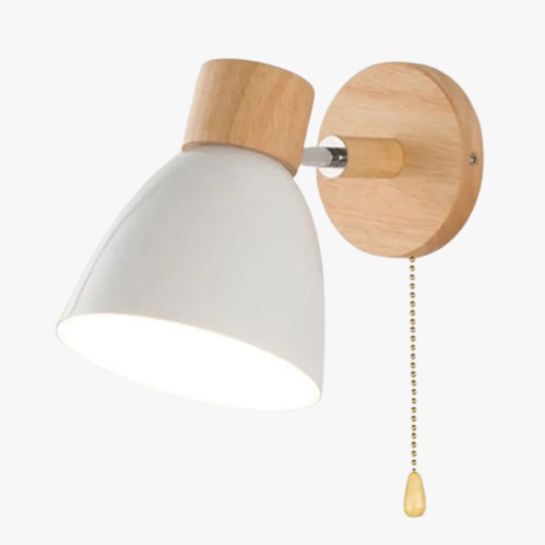 Applique murale en bois, abat-jour métal coloré orientable, design moderne et épuré.