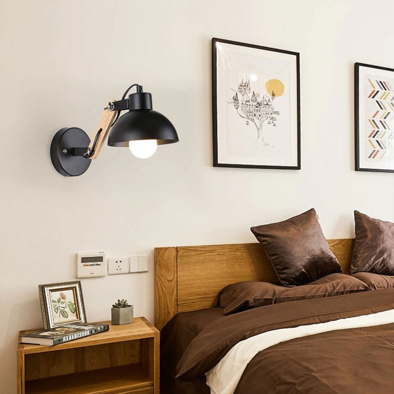 Applique murale industrielle rétro bois et métal, au design ajustable et élégant.