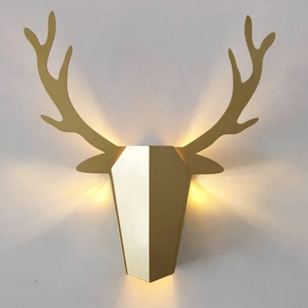 Applique murale tête de cerf bois naturel et bois doré, lumière LED chaleureuse.
