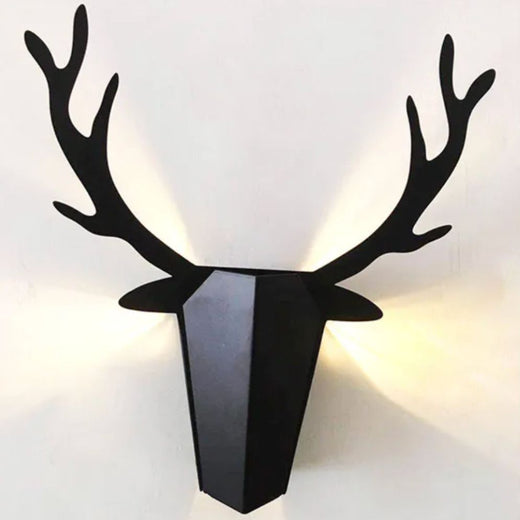 Applique murale en bois LED, motif tête de cerf, ambiance douce et ludique.