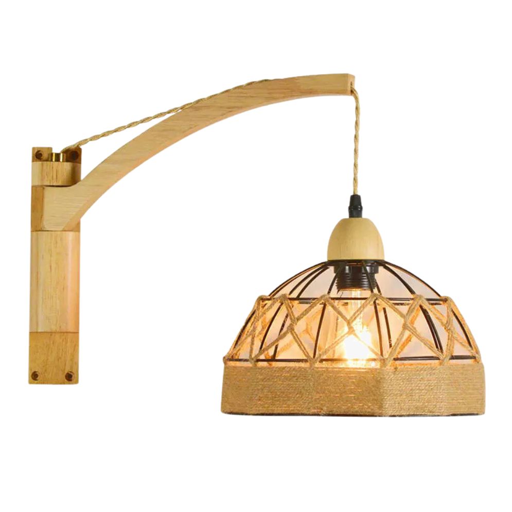 Applique murale en osier tressé, bras arqué, abat-jour géométrique, ampoule apparente chaleureuse.